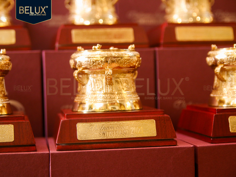 Lô 100 trống đồng D8 mạ vàng Việt Nam days in Switzerland theo yêu cầu